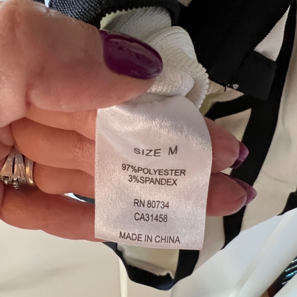 Striking bandage dress - Picture 3 of 3